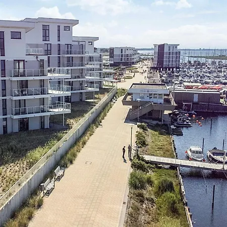 דירה 6 Person In *